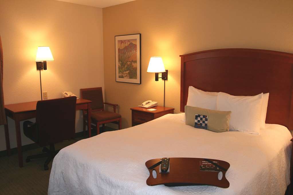 Hyatt Place Tucson Central חדר תמונה